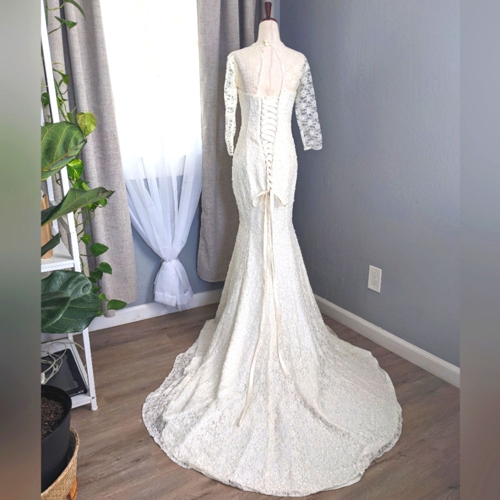 Vintage Trumpet/Mermaid V-Neck Court Train Lace & Beaded Wedding Dress - Picture 8 of 9